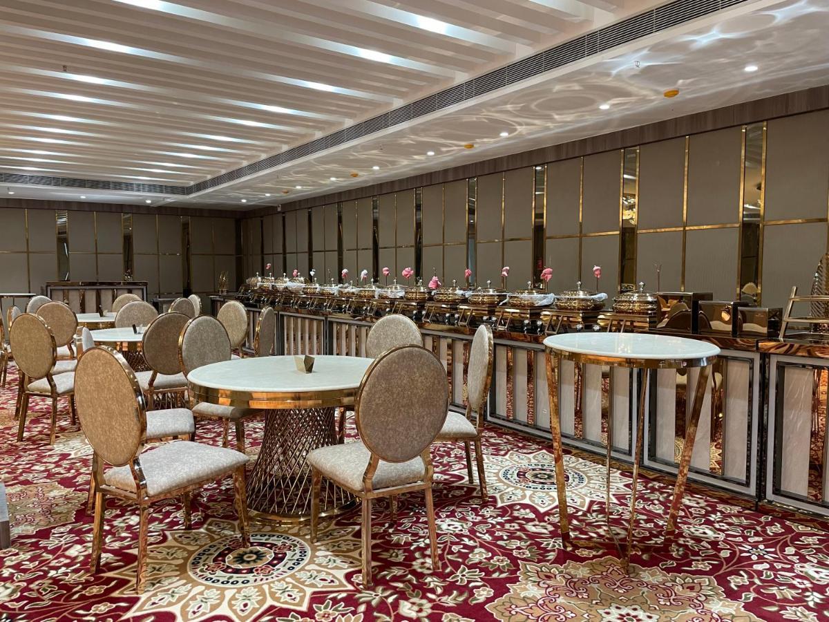 Hotel Casa Divine Izatnagar Eksteriør billede